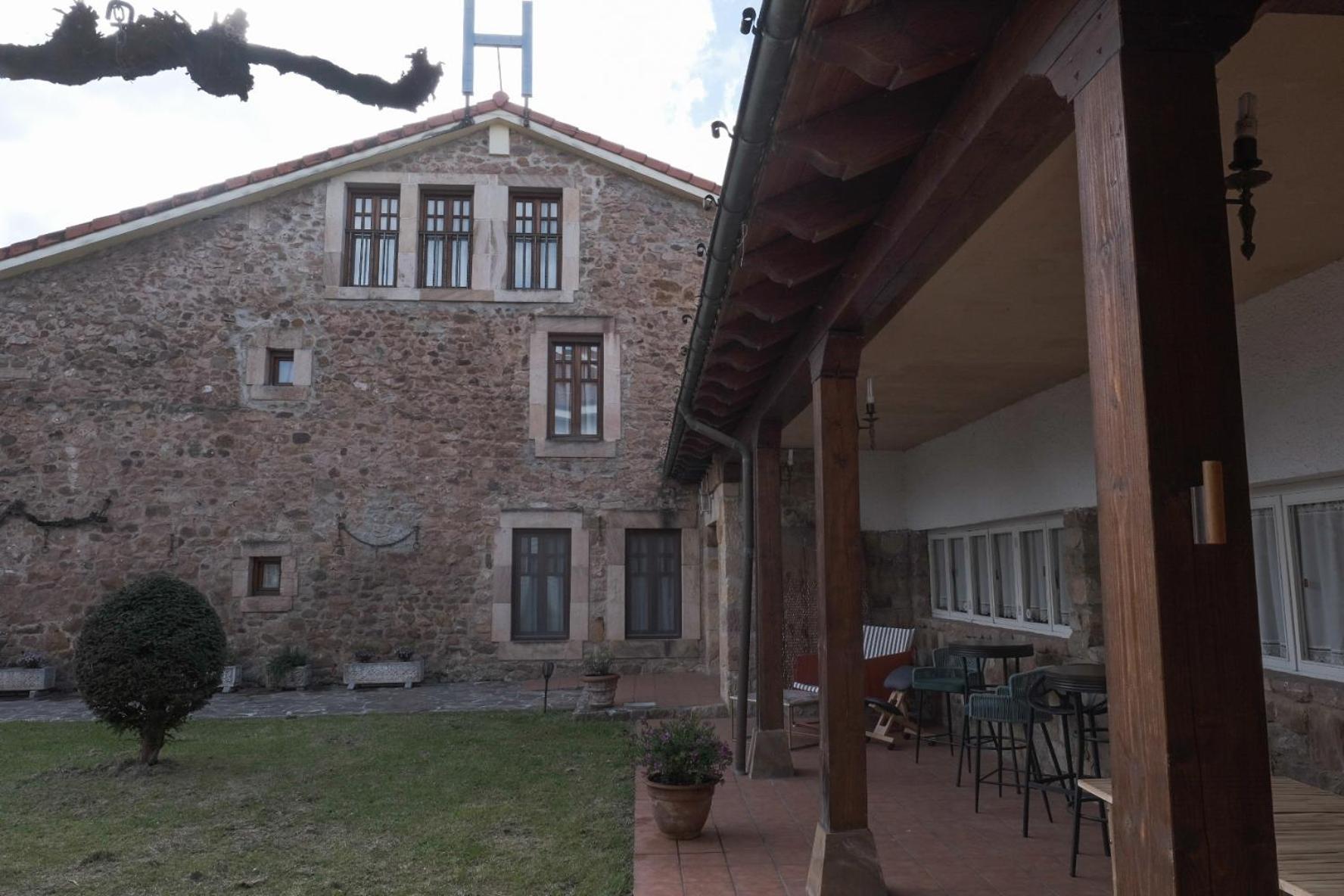 Posada La Estela De Barros Corrales De Buelna Exterior foto