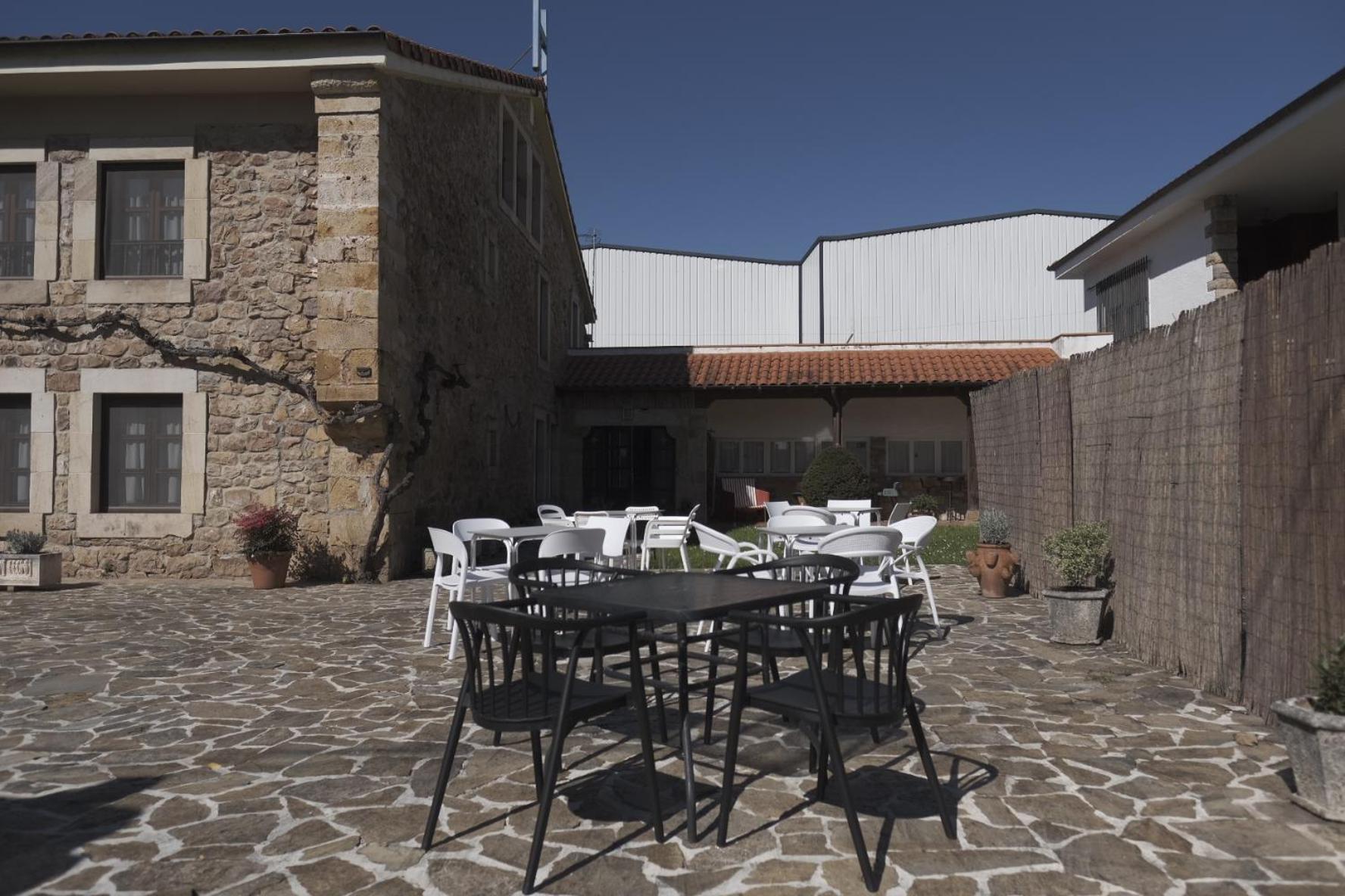 Posada La Estela De Barros Corrales De Buelna Exterior foto