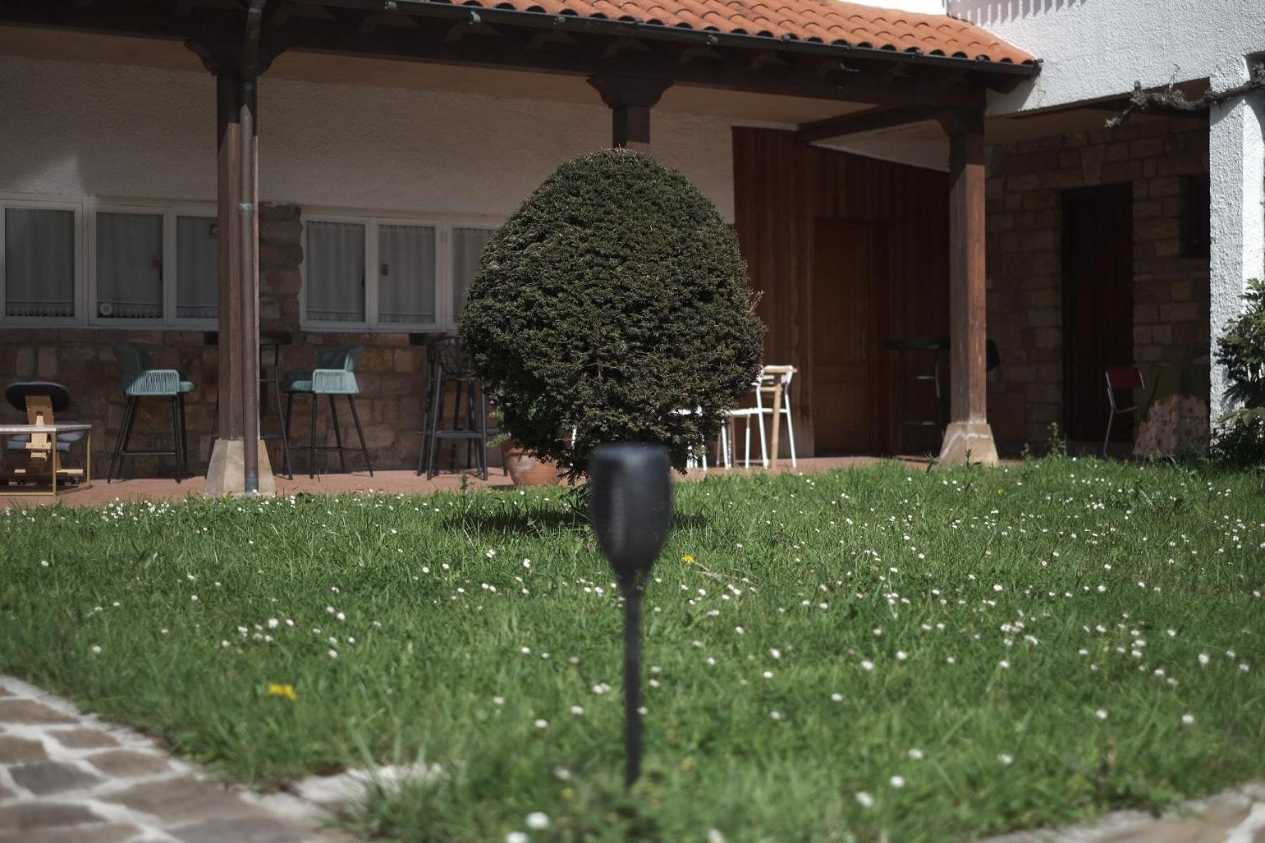 Posada La Estela De Barros Corrales De Buelna Exterior foto