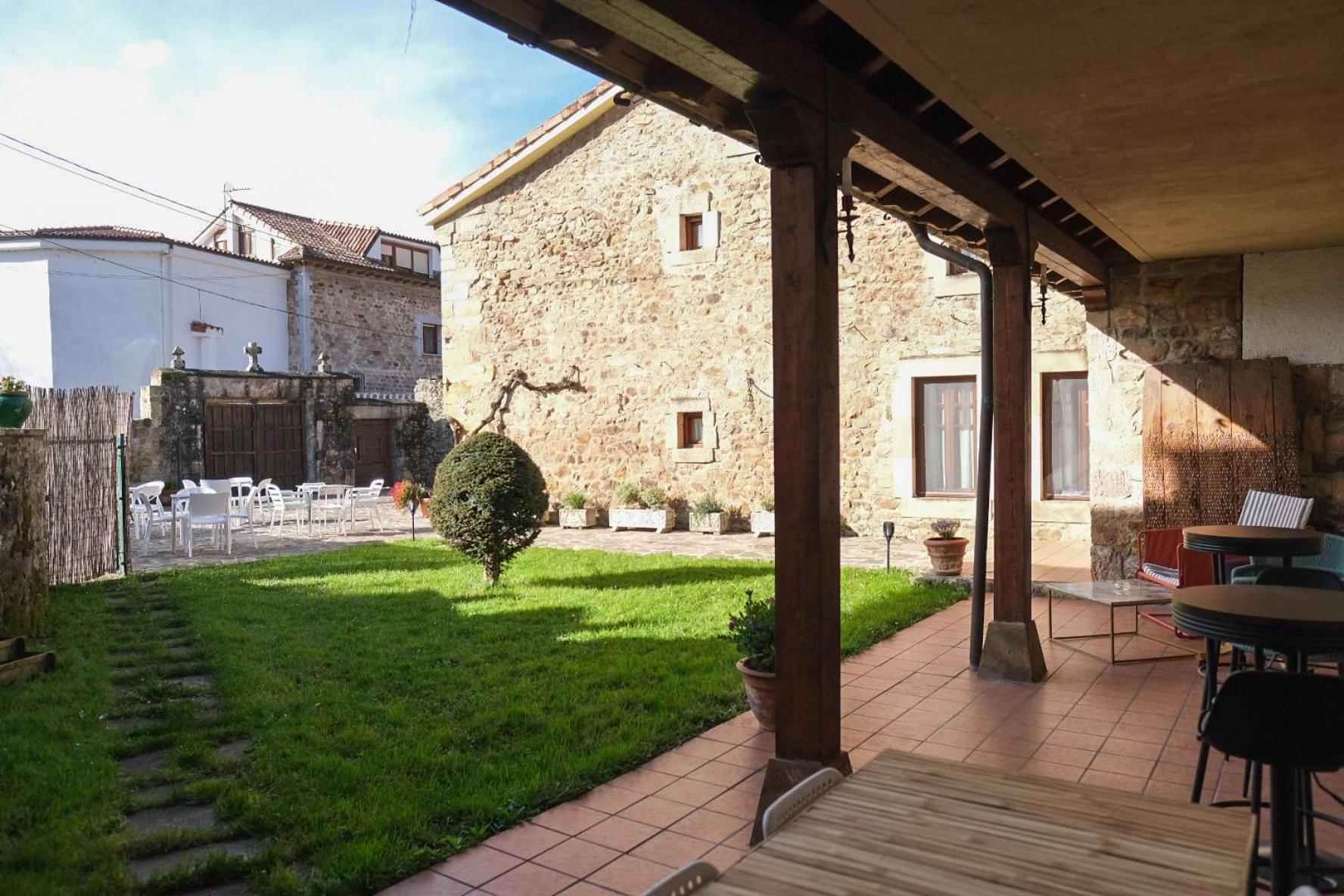 Posada La Estela De Barros Corrales De Buelna Exterior foto